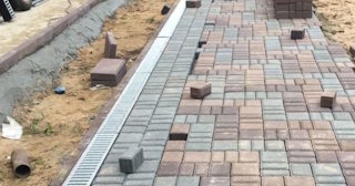 Профессиональная укладка плитки на улице в Череповце в октябре