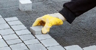 Укладка тротуарной плитки 50 на 50 в Череповце в октябре