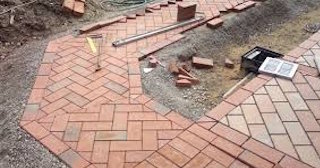 Укладка тротуарной плитки в Череповце в октябре