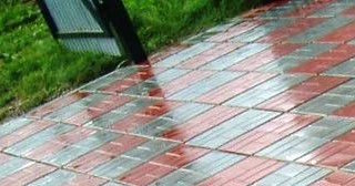 Профессиональная укладка цементной тротуарной плитки в Череповце в октябре