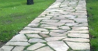 Профессиональная укладка камня на дорожки в Череповце в октябре